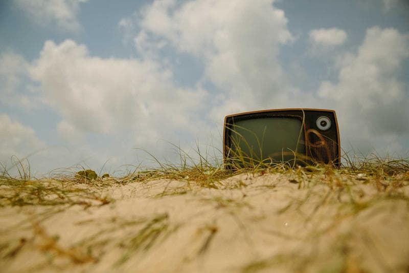Entertainment Roundup: Cross-Border Fashion Pop-Up, Tragic Deaths, and Legal Battles