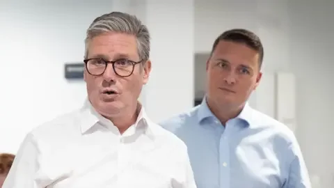 PA Media Prime Minister Sir Keir Starmer (left) and Health Secretary, Wes Streeting during a visit to the University College London Hospital (UCLH) where they saw how Proton Beam Therapy is used and met the staff who operate it.