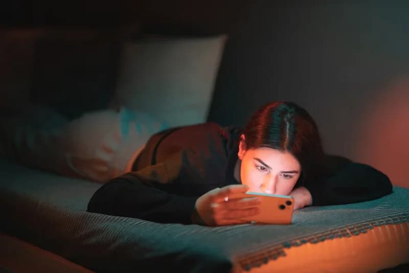 Teens' Late-Night Smartphone Habits Driving Sleep Crisis and Mental Health Concerns
