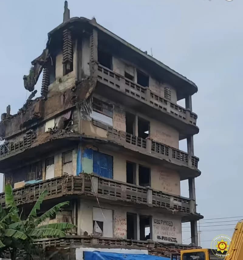 Korle Klottey Municipal Assembly Demolishes Dangerous 70-Year-Old Building in Osu to Avert Disaster