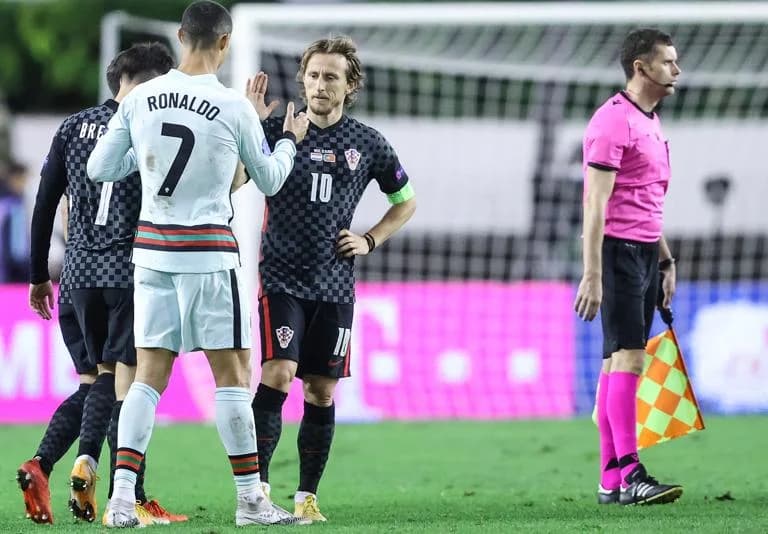 SPLIT, CROATIA - NOVEMBER 17: Luka Modric of Croatia and Cristiano Ronaldo of Portugal shake hands after the UEFA Nations League group stage match between Croatia and Portugal at Stadion Poljud on November 17, 2020 in Split, Croatia. (Photo by Slavko Midzor/Pixsell/MB Media/Getty Images)