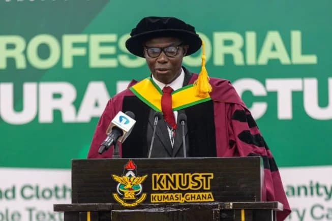 Prof. Ebenezer Kofi Howard, Vice-Dean, Faculty of Art,KNUST, delivering a professorial lecture in kumasi.