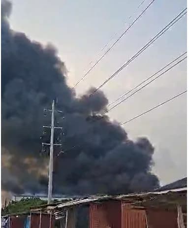 Ghana National Fire Service Battles Tema Warehouse Blaze Amidst Tragic International Industrial Fires
