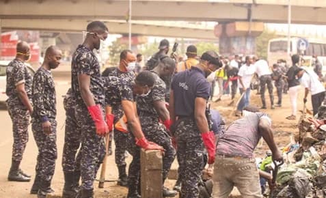 Personnel of the Ghana Police Service joined hands with community members to clear piled-up waste at Circle, Accra