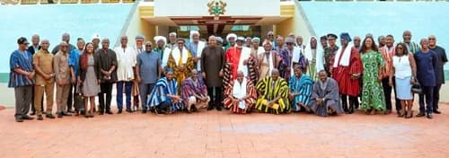 President Mahama (middle) with some government officials and the delegation from Dagbon