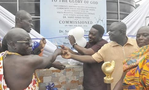 Dr Sodzi-Sodzi Tetteh (3rd from right), CEO of National Vaccine Institute; Manfred Tawiah (second right), DCE of Afadzato South; Frank Afriyie (left), MP for Afadzato South, and other stakeholders jointly commissioning the facility.