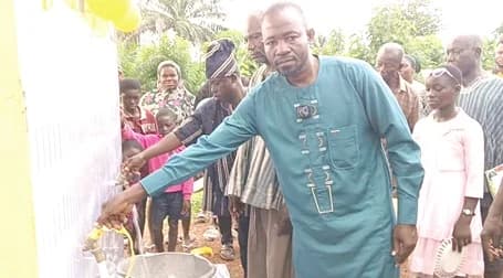 Haruna Abdul-Karim, District Chief Executive of Kpandai, inaugurating the mechanized water system at Kabonwuli
