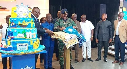 Johnson Asiedu Nketiah (middle), Board Chairman of the GPHA, assisted by Major General Paul Seidu Tanye-Kulono (right), Director-General of the GPHA, and Capt. James R. Quayson (left), Director of Takoradi Port, to unveil the 40th anniversary cloth for GPHA