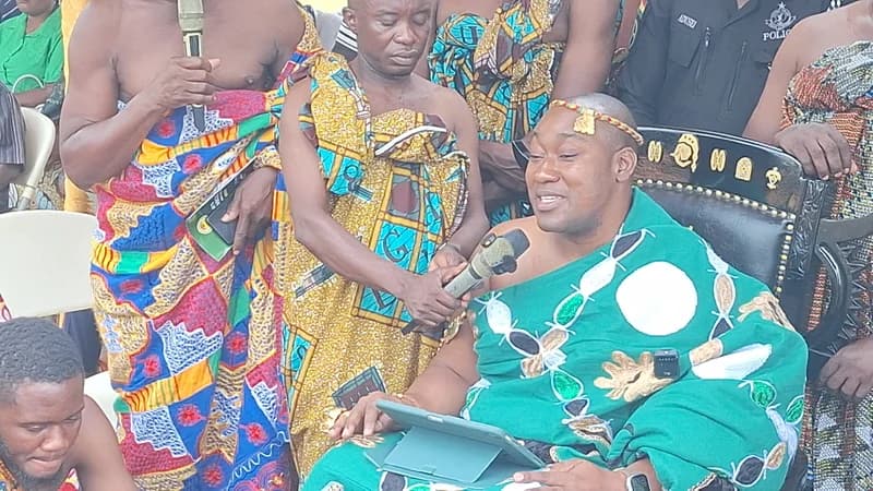 Atebubu Paramount Chief Ohempon Dr. Yeboah Asiamah Welcomes New DVLA Office with GH¢70,000 Support