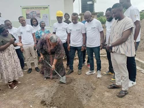 Gizella Tetteh-Agbotui, the Deputy Minister of Works, Housing and Water Resources, cutting the sod for the theatre project. Looking on are members of the Senya Legends Association