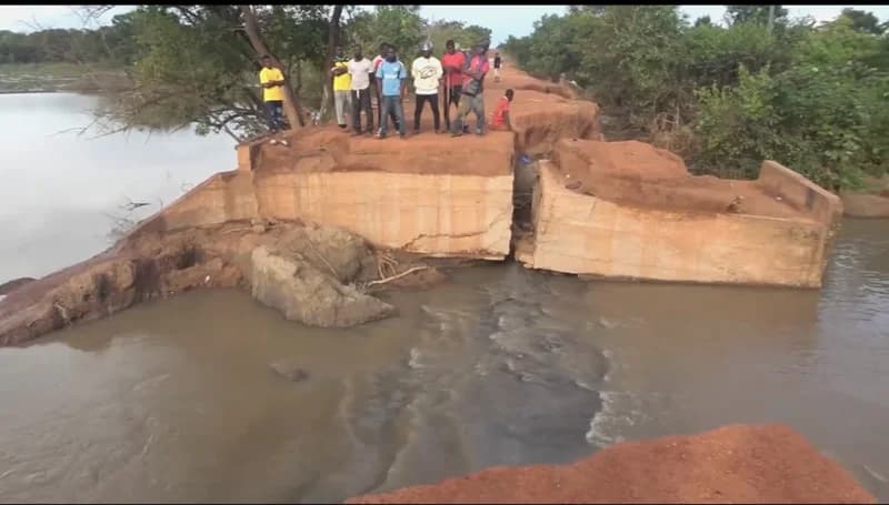 Regional Minister Salisu Bia Wurbe Pledges Action as Kunfusi Bridge Collapse Strands 4,000 in Savannah Region