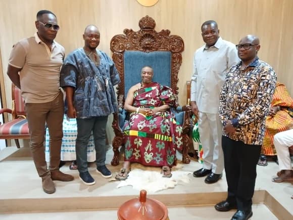 King Tackie Teiko Tsuru II (seated), Ga Mantse; Governs Agbodza (2nd from right), Minister of Roads and Highways; Alhassan Suhuyini (2nd from left), Deputy Minister, and Samuel Kwasi Akuaku (right), Chief Director of the ministry