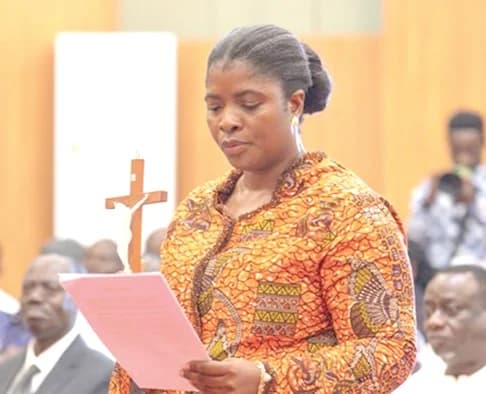 Emelia Affi Agbenyo taking the oath of office