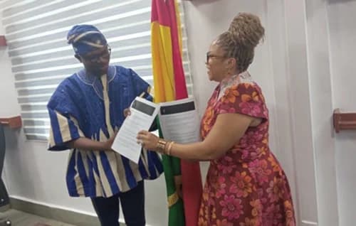 Eric Adjei (in blue batakari), CEO of NEIP, and Louv Ford, CEO of SWIM, exchanging the signed MoU